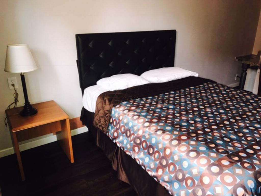 Kings Row Inn Milwaukie Bagian luar foto