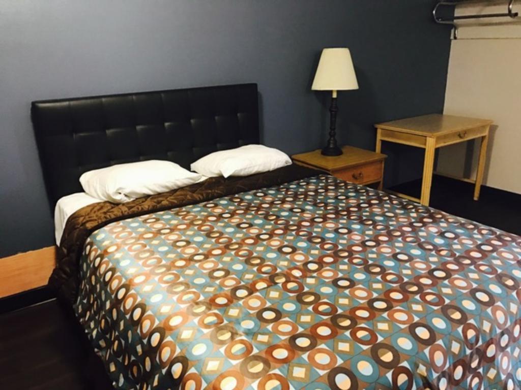 Kings Row Inn Milwaukie Bagian luar foto