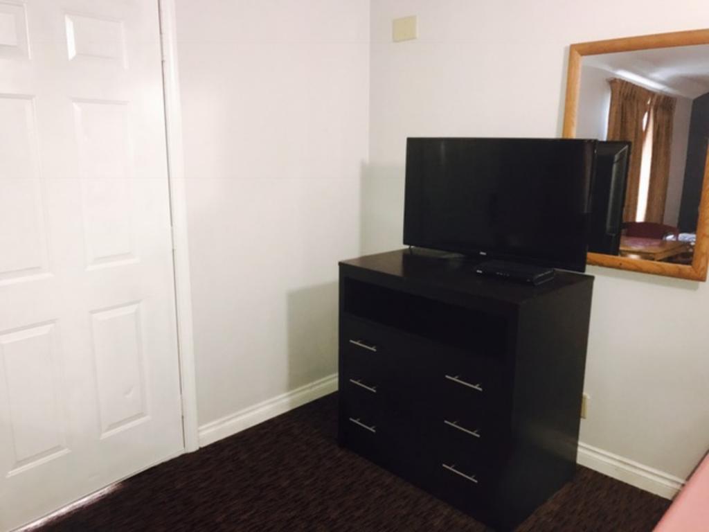 Kings Row Inn Milwaukie Bagian luar foto