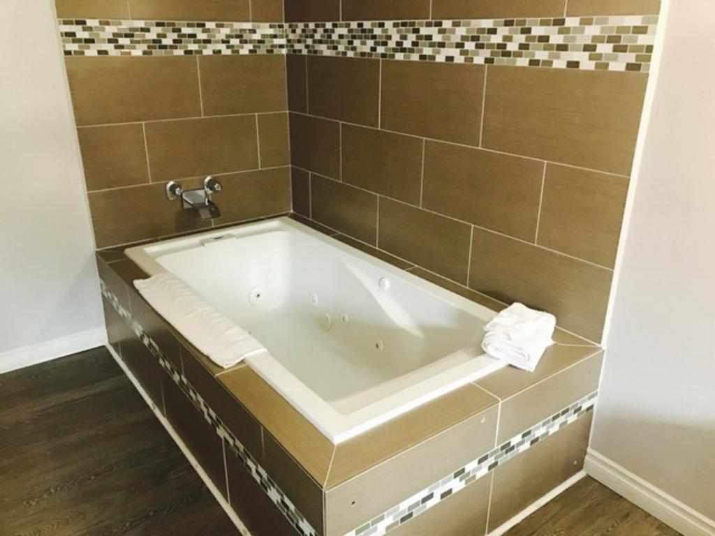 Kings Row Inn Milwaukie Bagian luar foto